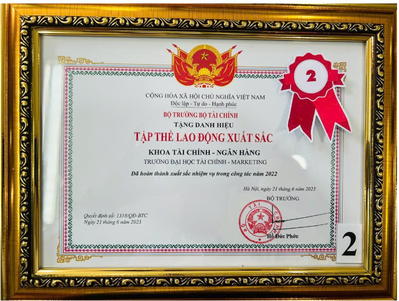 Bộ Tài Chính tặng danh hiệu tập thể lao động xuất sắc cho tập thể Khoa TCNH 2022
